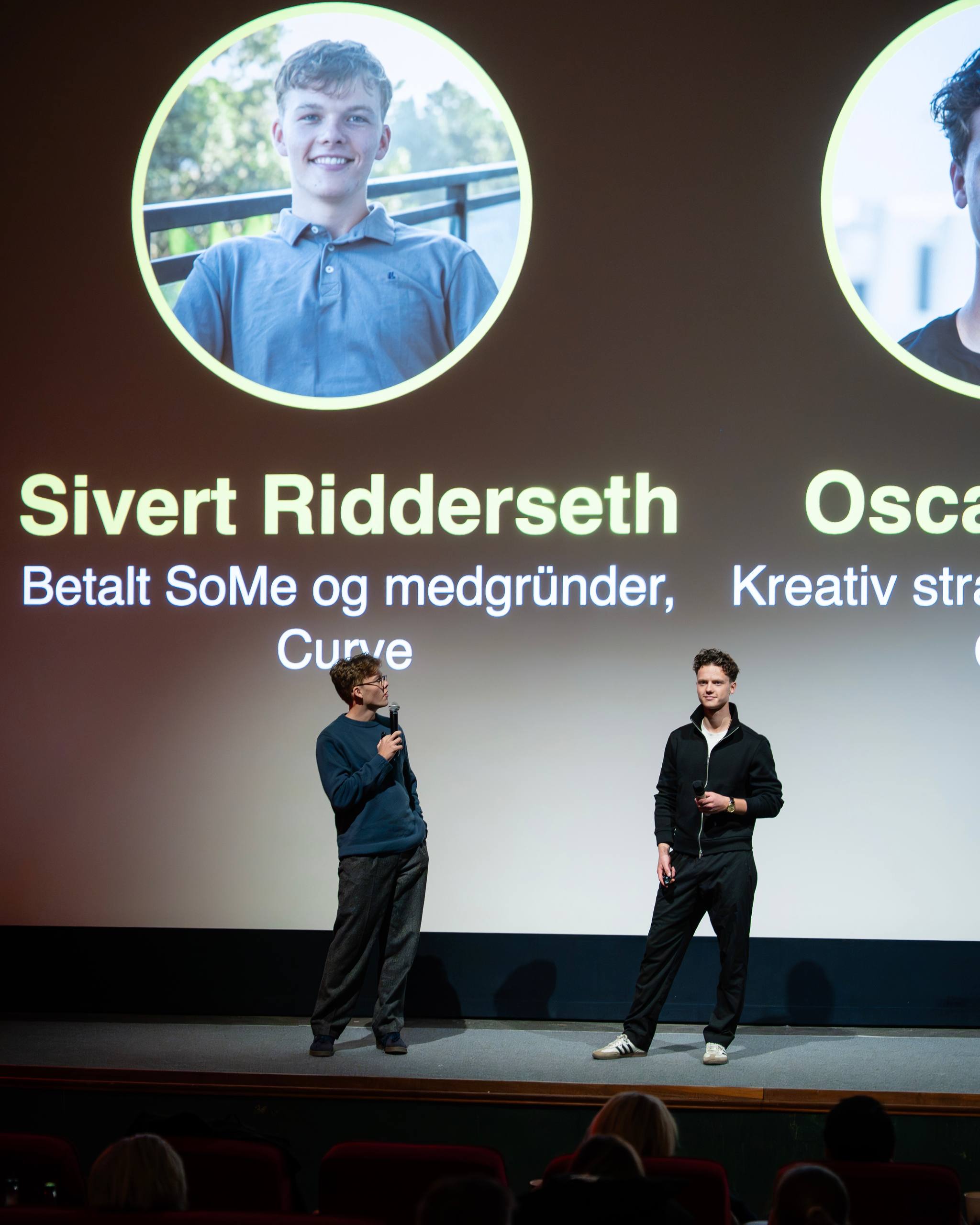 Sivert og Oscar på scenen